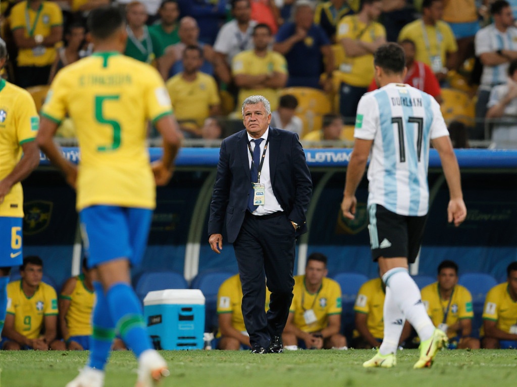 中国女足主帅更替：王军 временно 担任主教练